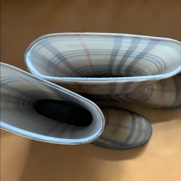Burberry Rain Boot - Picture 4 of 7